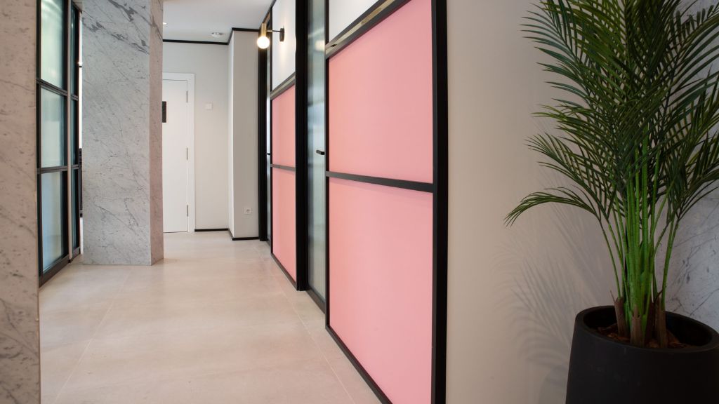 Foto de Pasillo de la clínica dental en Madrid Irene Esteve Dental Aesthetic