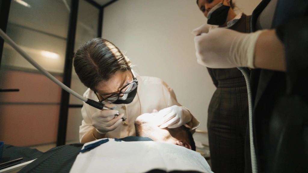 Irene Esteve en clínica dental de Barcelona